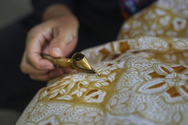 Herstellung von Batikstoff in Indonesien