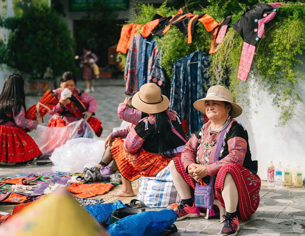 Händler beim Verkauf auf dem Chợ tình Mộc Châu in Sơn La