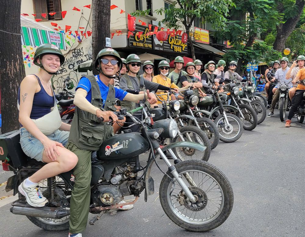 Minsk-Motorradtour durch Hanoi mit einem lokalen Fahrer