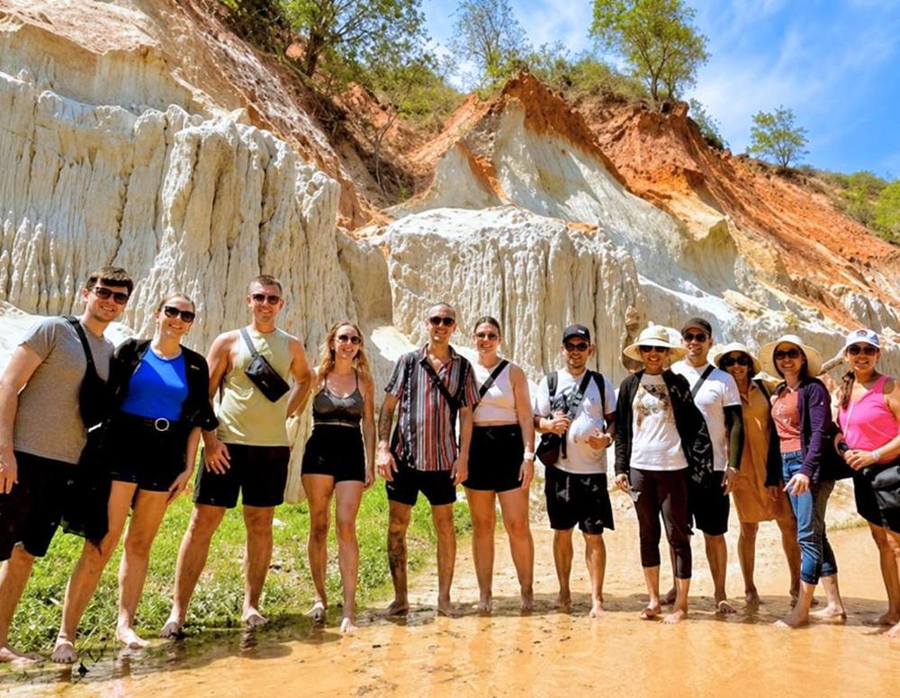 Touristen am Feenbach bei Mui Ne