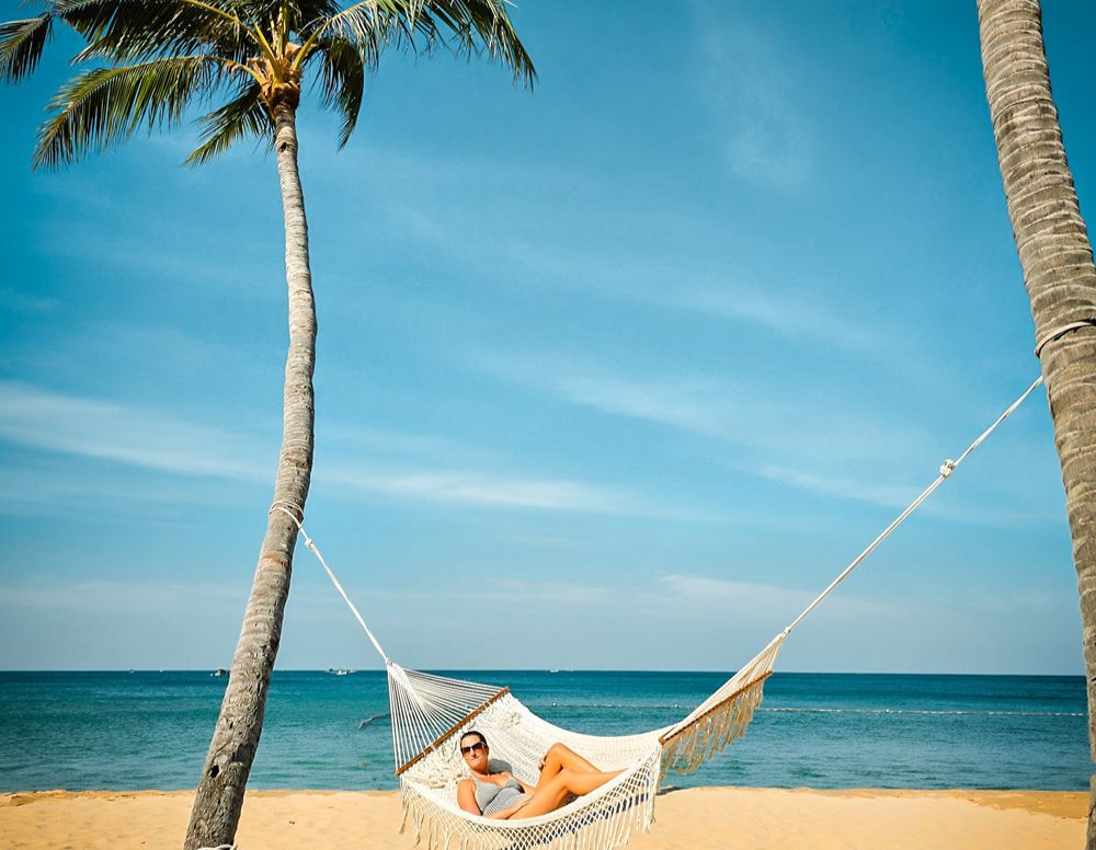 Touristen am Strand in Vietnam