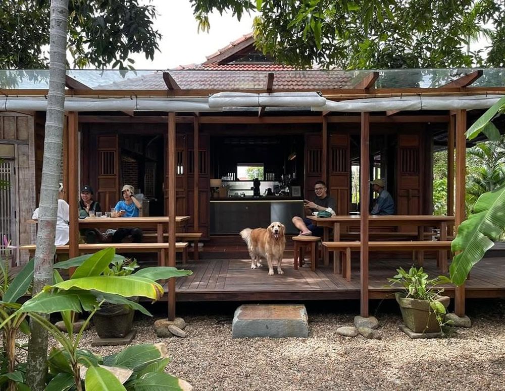 Ruhiges Café Slow in Hoi An mit einem gemütlichen Sitzbereich
