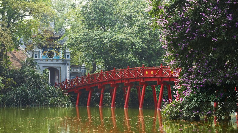 Brücke The Huc wie eine rote Garnele - Hanoi