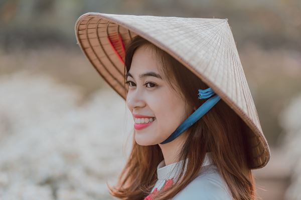 Traditionelle Kleidung in Vietnam: Männer- und Frauenkostüm 03